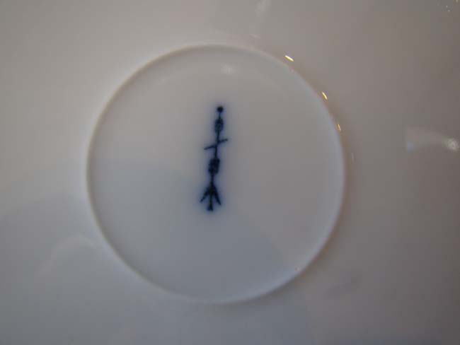 An attractive set of 10 reticulated and scalloped edge 9" dessert plates — image 3